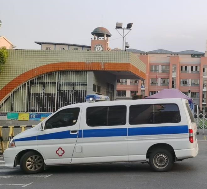 曲江救护车出租护送骨折病人一公里多少钱